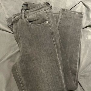 Gray cropped skinny high rise ultra hyper stretch jeans from Express size 6/8/10